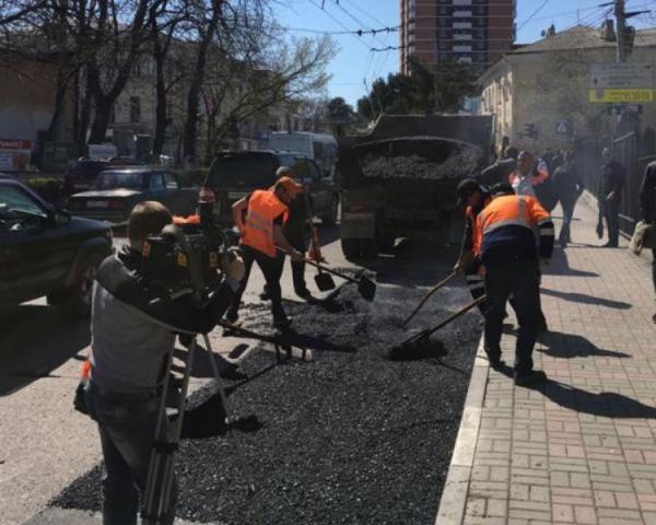 Более 40 участков дорог Краснодара отремонтируют в 2017-м